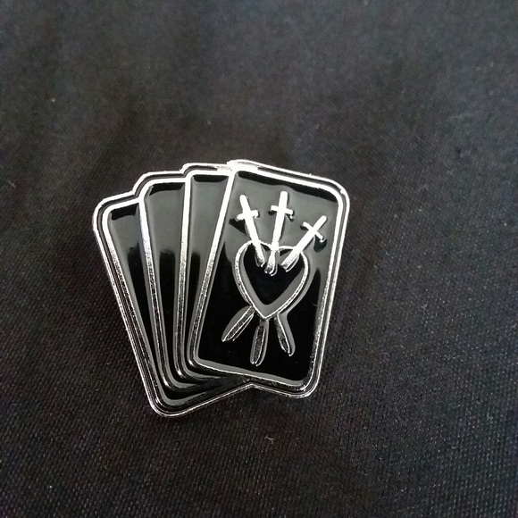 Three of Swords Tarot Brooch - Picture 1 of 2